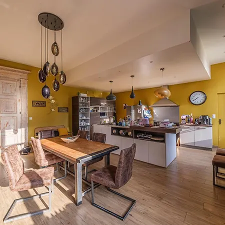 Chateau Le Grand Bus 4*