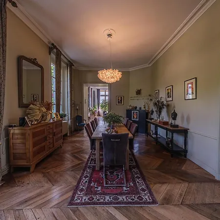 Chateau Le Grand Bus 4*