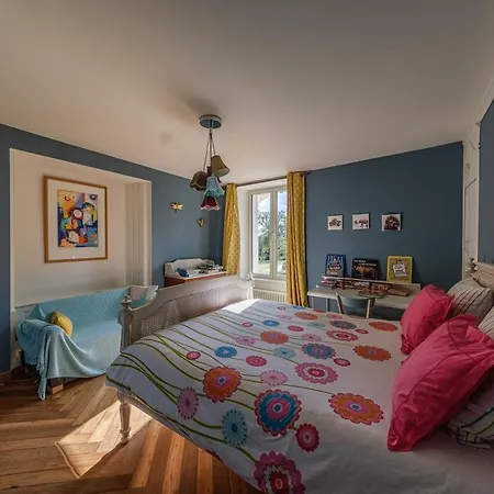 Chateau Le Grand Bus Bed & Breakfast *
