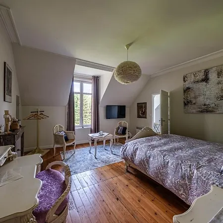 Chateau Le Grand Bus