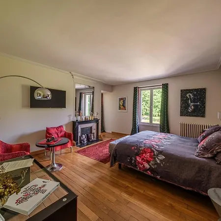 Chateau Le Grand Bus