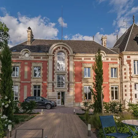 Chateau Le Grand Bus