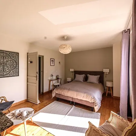 Chateau Leken's Bed & Breakfast Saint Germain la campagne
